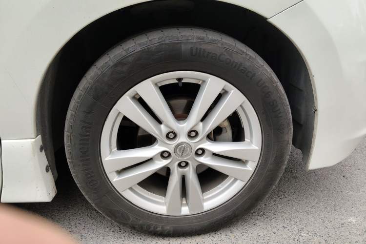 Used Nissan Quest 2015 3.5L SL Right Front Wheel Hub