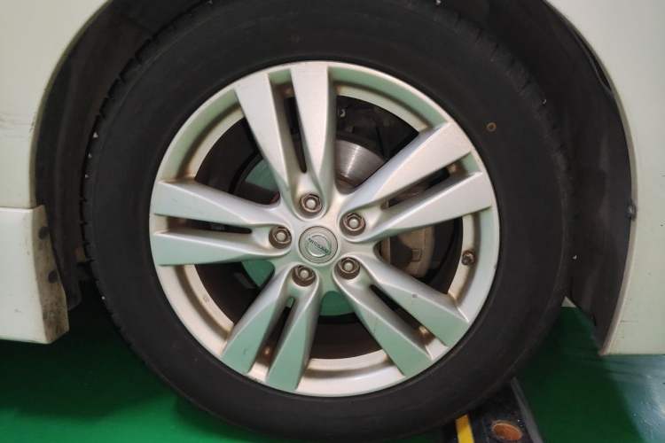 Used Nissan Quest 2015 3.5L SL Right Front Wheel Hub