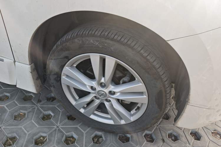 Used Nissan Quest 2015 3.5L SL Right Front Wheel Hub