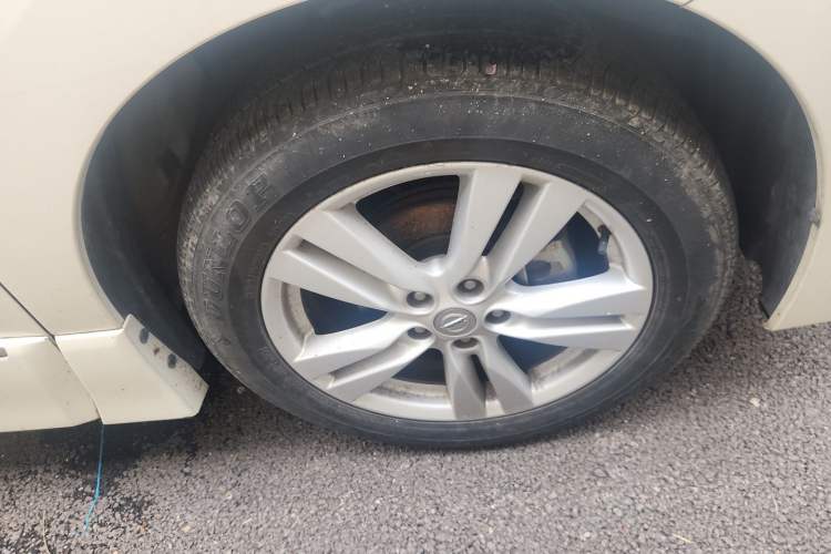 Used Nissan Quest 2015 3.5L SL Right Front Wheel Hub