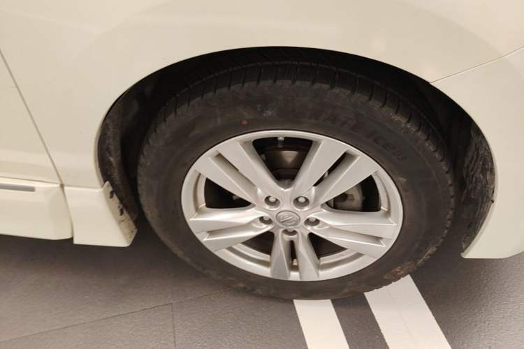 Used Nissan Quest 2015 3.5L SL Right Front Wheel Hub