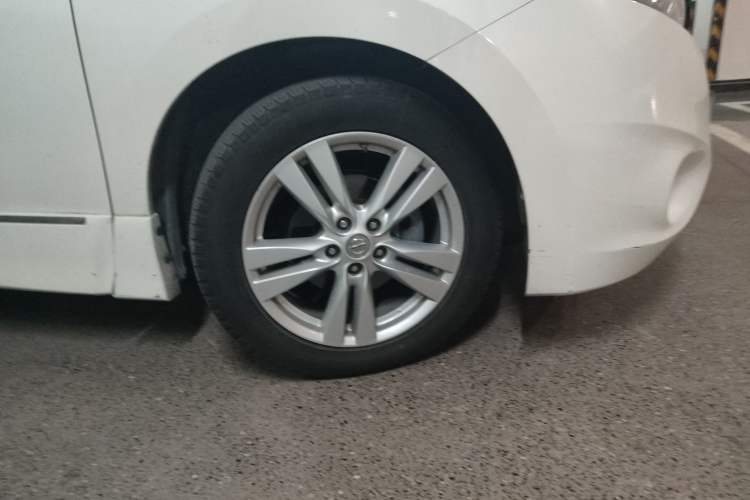 Used Nissan Quest 2015 3.5L SL Right Front Wheel Hub