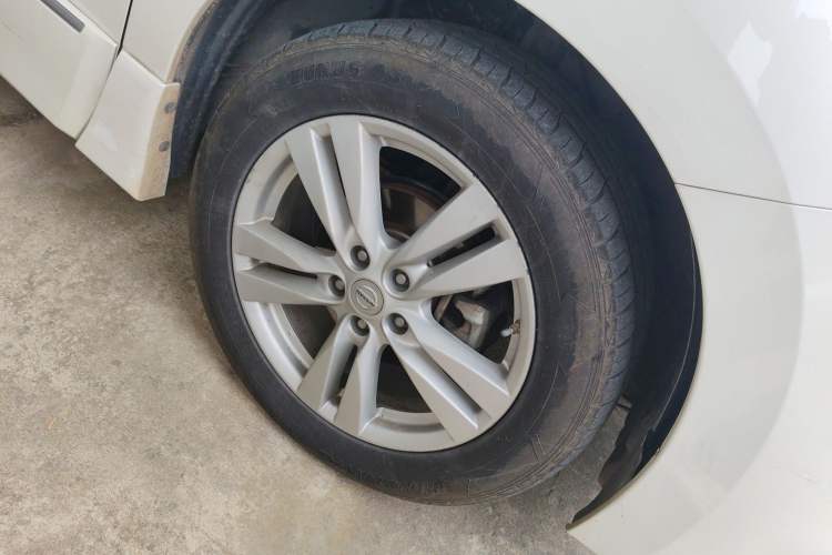 Used Nissan Quest 2015 3.5L SL Right Front Wheel Hub