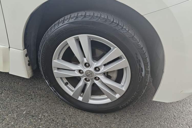 Used Nissan Quest 2015 3.5L SL Right Front Wheel Hub