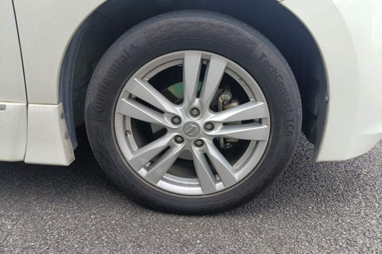 Used Nissan Quest 2015 3.5L SL Right Front Wheel Hub