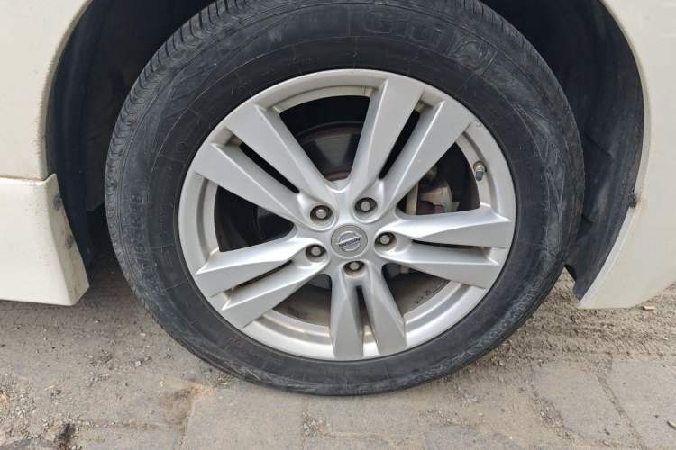 Used Nissan Quest 2015 3.5L SL Right Front Wheel Hub