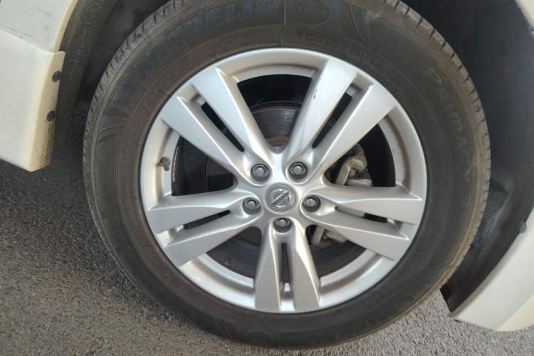 Used Nissan Quest 2015 3.5L SL Right Front Wheel Hub