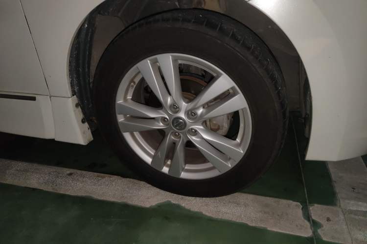 Used Nissan Quest 2015 3.5L SL Right Front Wheel Hub