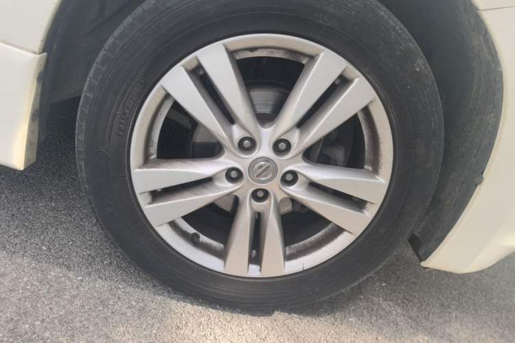 Used Nissan Quest 2015 3.5L SL Right Front Wheel Hub