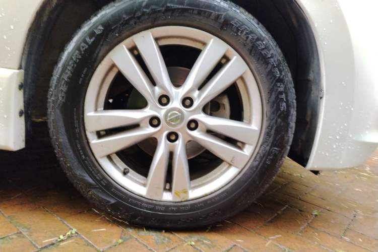 Used Nissan Quest 2015 3.5L SL Right Front Wheel Hub