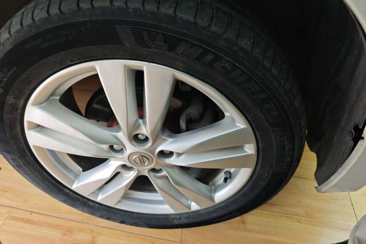 Used Nissan Quest 2015 3.5L SL Right Front Wheel Hub