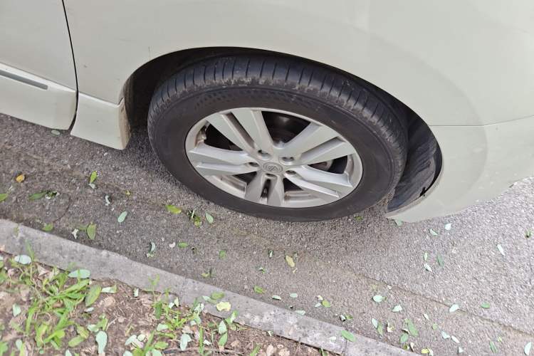 Used Nissan Quest 2015 3.5L SL Right Front Wheel Hub