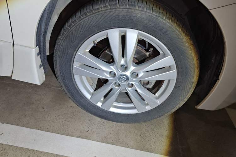 Used Nissan Quest 2015 3.5L SL Right Front Wheel Hub