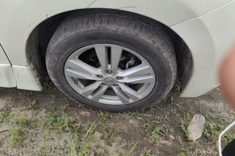 Used Nissan Quest 2015 3.5L SL Right Front Wheel Hub