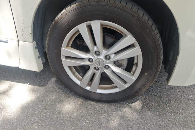 Used Nissan Quest 2015 3.5L SL Right Front Wheel Hub