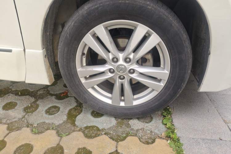 Used Nissan Quest 2015 3.5L SL Right Front Wheel Hub