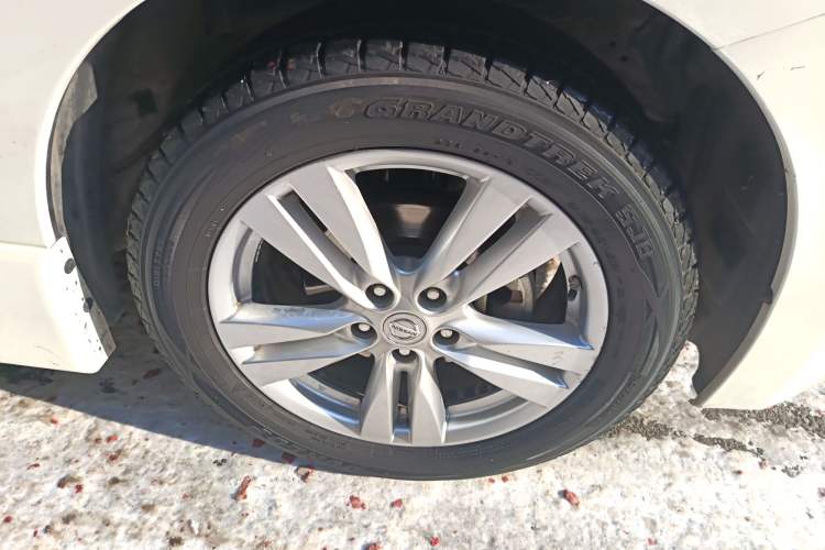 Used Nissan Quest 2015 3.5L SL Right Front Wheel Hub