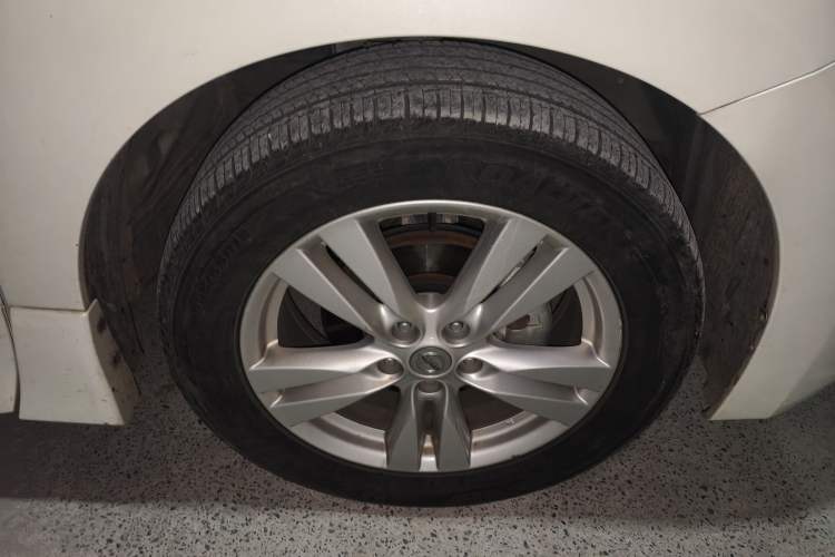 Used Nissan Quest 2015 3.5L SL Right Front Wheel Hub