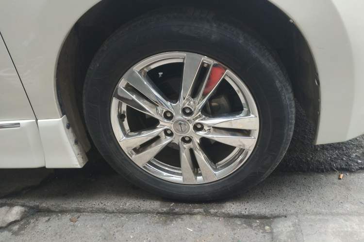 Used Nissan Quest 2015 3.5L SL Right Front Wheel Hub