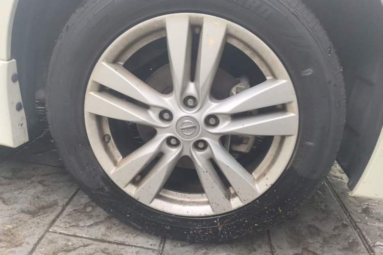 Used Nissan Quest 2015 3.5L SL Right Front Wheel Hub