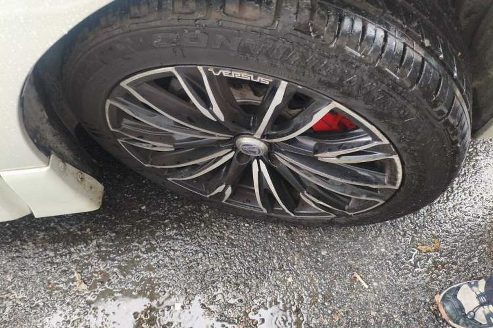 Used Nissan Quest 2015 3.5L SL Right Front Wheel Hub