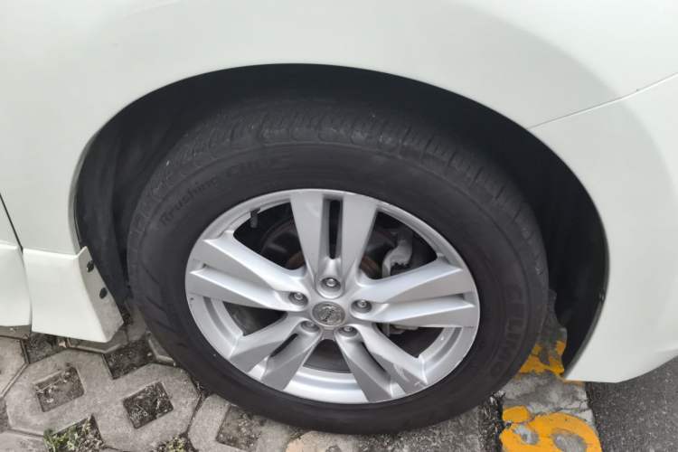 Used Nissan Quest 2015 3.5L SL Right Front Wheel Hub
