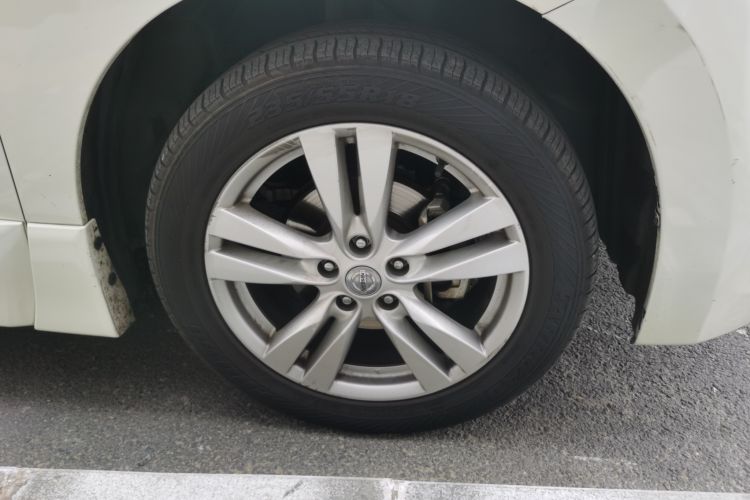 Used Nissan Quest 2015 3.5L SL Right Front Wheel Hub