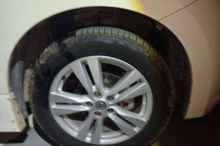 Used Nissan Quest 2015 3.5L SL Right Front Wheel Hub