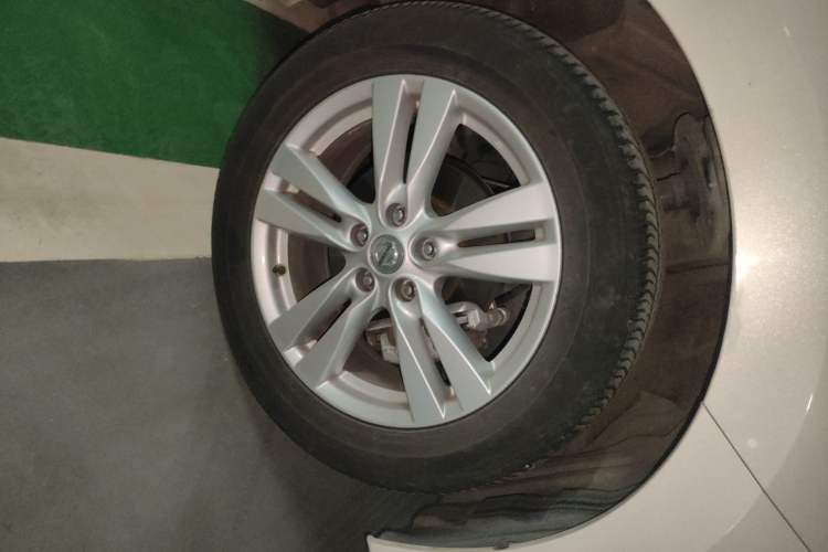 Used Nissan Quest 2015 3.5L SL Right Front Wheel Hub