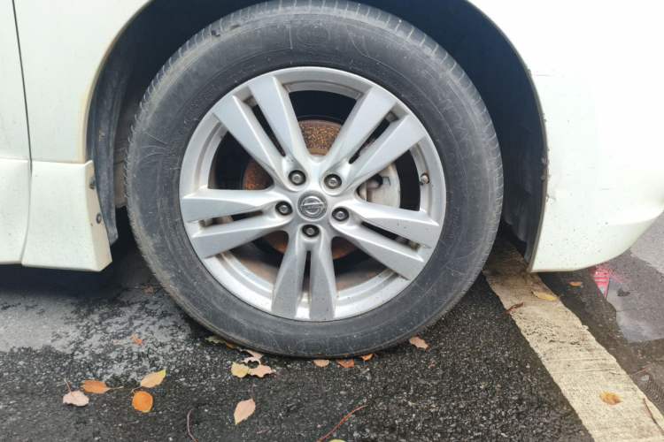 Used Nissan Quest 2015 3.5L SL Right Front Wheel Hub