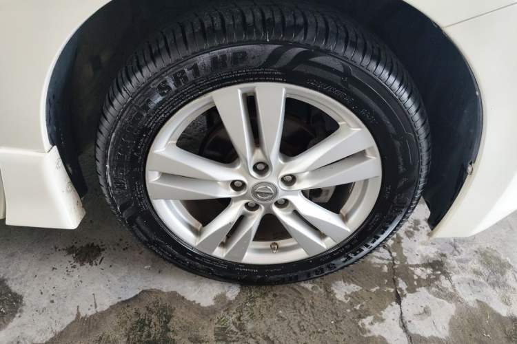 Used Nissan Quest 2015 3.5L SL Right Front Wheel Hub