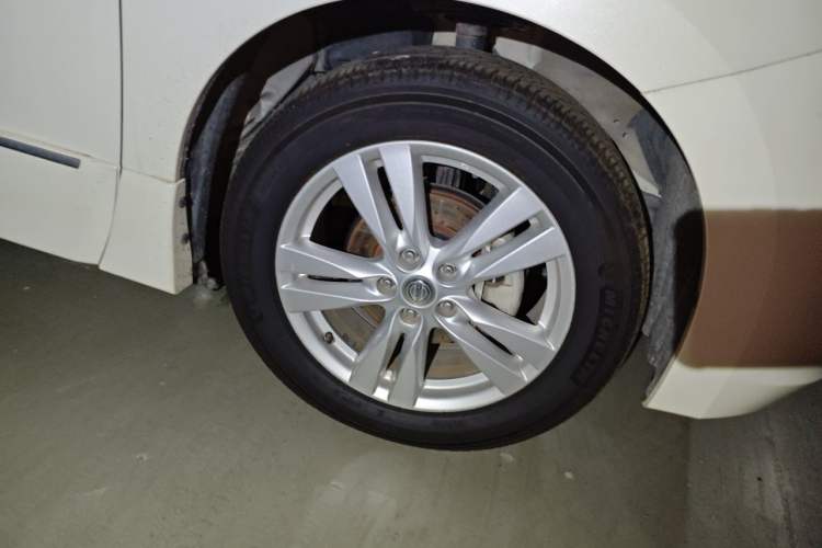Used Nissan Quest 2015 3.5L SL Right Front Wheel Hub