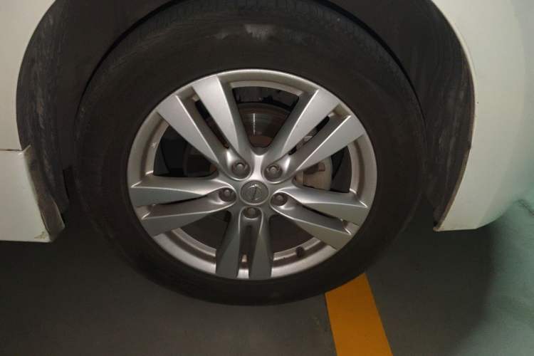 Used Nissan Quest 2015 3.5L SL Right Front Wheel Hub