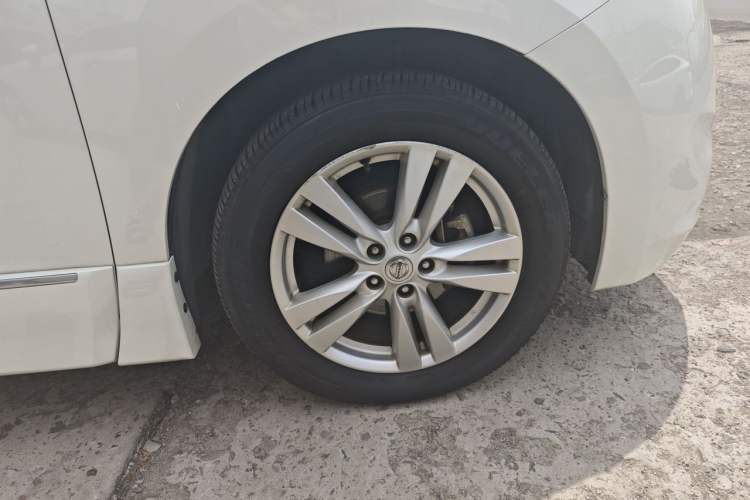 Used Nissan Quest 2015 3.5L SL Right Front Wheel Hub