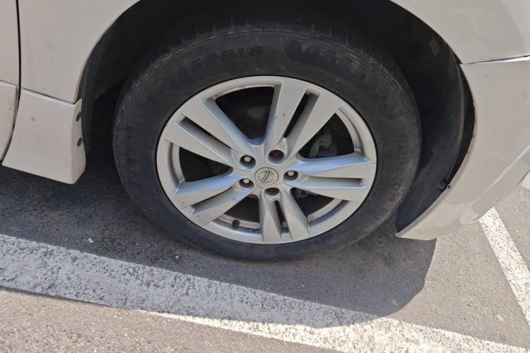 Used Nissan Quest 2015 3.5L SL Right Front Wheel Hub