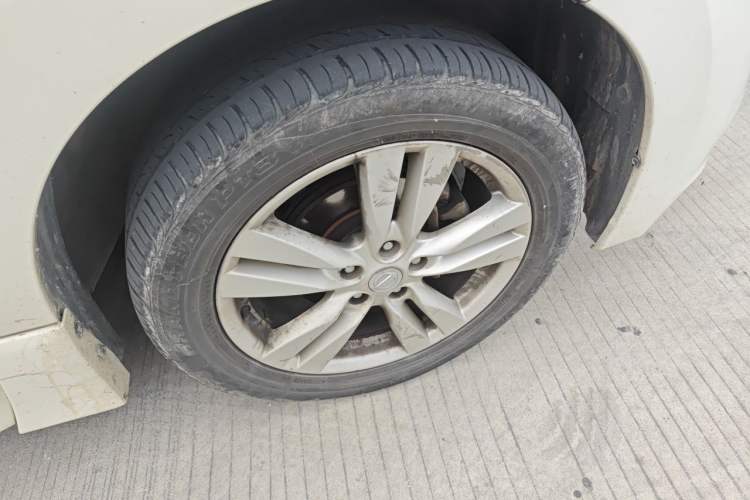 Used Nissan Quest 2015 3.5L SL Right Front Wheel Hub