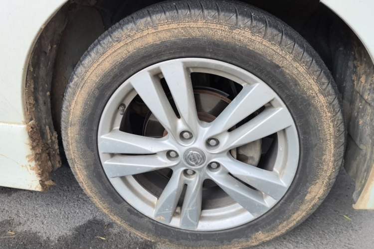 Used Nissan Quest 2015 3.5L SL Right Front Wheel Hub