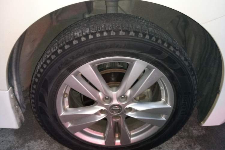 Used Nissan Quest 2015 3.5L SL Right Front Wheel Hub
