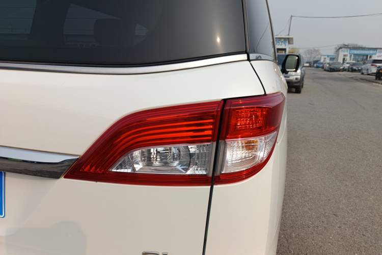 Used Nissan Quest 2015 3.5L SL Right Rear Taillight