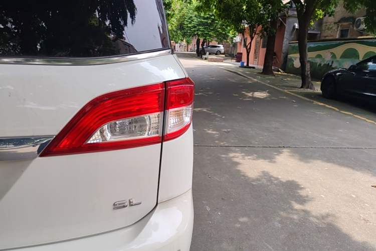 Used Nissan Quest 2015 3.5L SL Right Rear Taillight