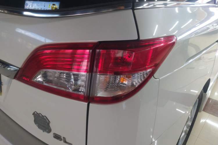 Used Nissan Quest 2015 3.5L SL Right Rear Taillight