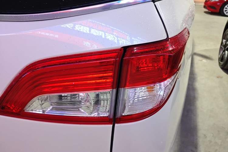 Used Nissan Quest 2015 3.5L SL Right Rear Taillight