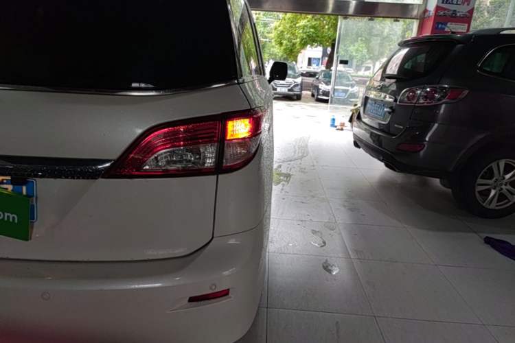 Used Nissan Quest 2015 3.5L SL Right Rear Taillight