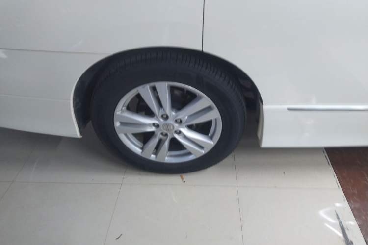 Used Nissan Quest 2015 3.5L SL Right Rear Wheel Hub