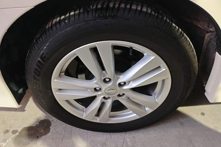 Used Nissan Quest 2015 3.5L SL Right Rear Wheel Hub