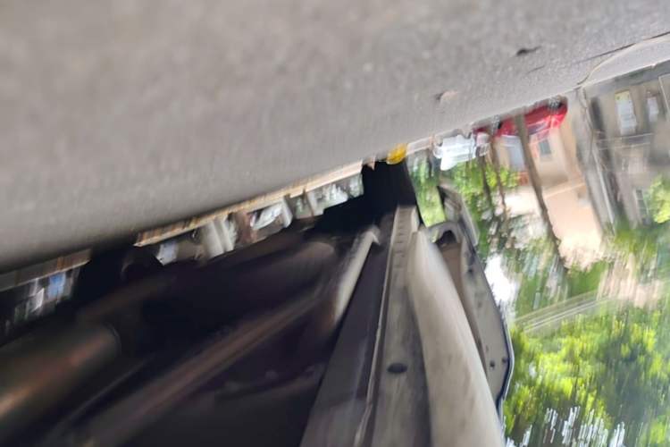 Used Nissan Quest 2015 3.5L SL Right Side Sill