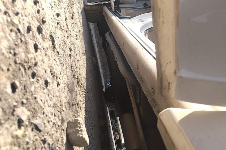 Used Nissan Quest 2015 3.5L SL Right Side Sill