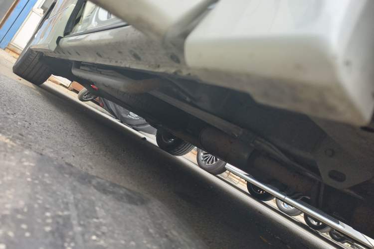 Used Nissan Quest 2015 3.5L SL Right Side Sill