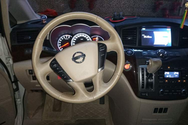 Used Nissan Quest 2015 3.5L SL Steering Wheel