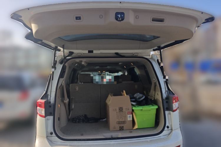 Used Nissan Quest 2015 3.5L SL Trunk
